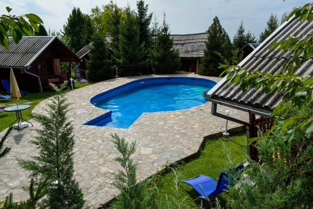 Camping Robinson Country Club Орадя Екстер'єр фото