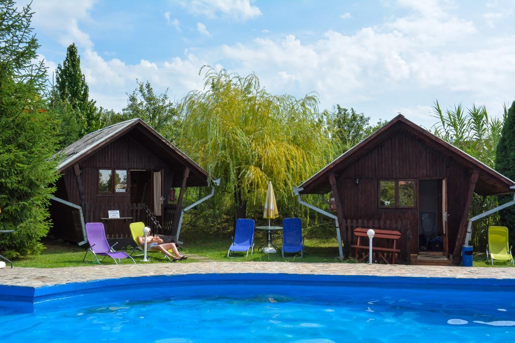 Camping Robinson Country Club Орадя Екстер'єр фото