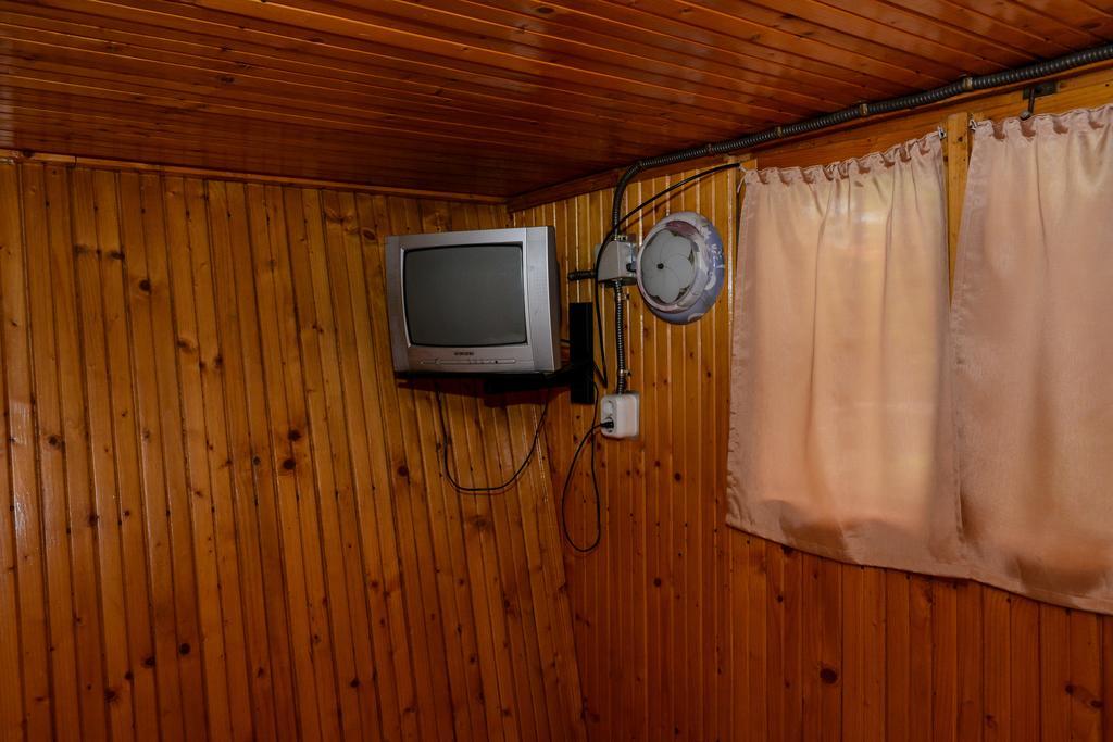 Camping Robinson Country Club Орадя Номер фото
