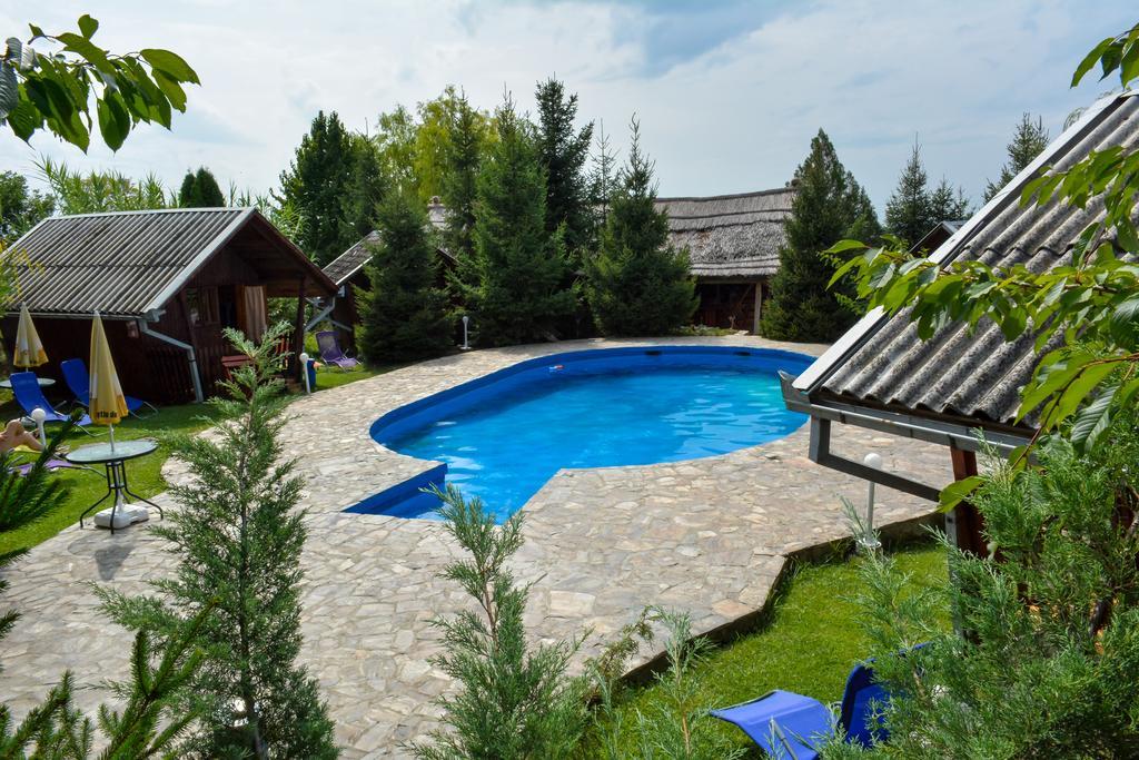 Camping Robinson Country Club Орадя Екстер'єр фото