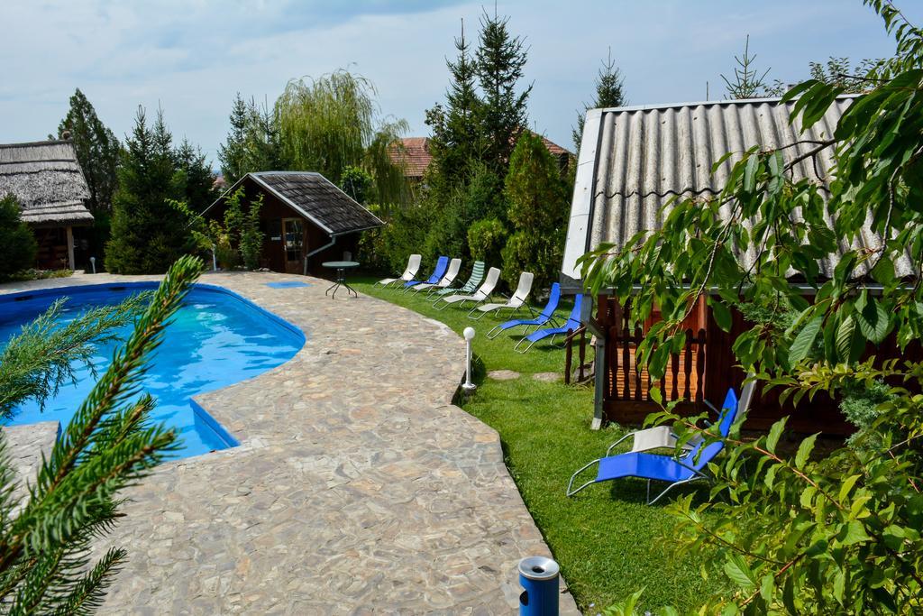 Camping Robinson Country Club Орадя Номер фото