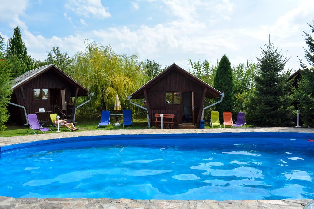 Camping Robinson Country Club Орадя Екстер'єр фото