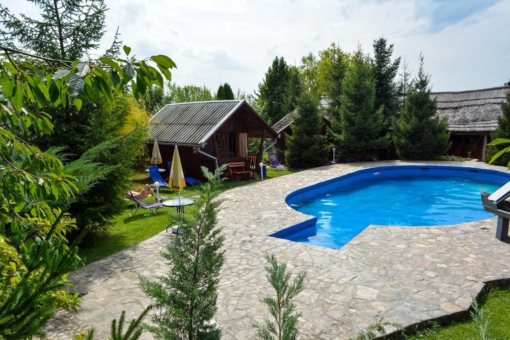 Camping Robinson Country Club Орадя Екстер'єр фото